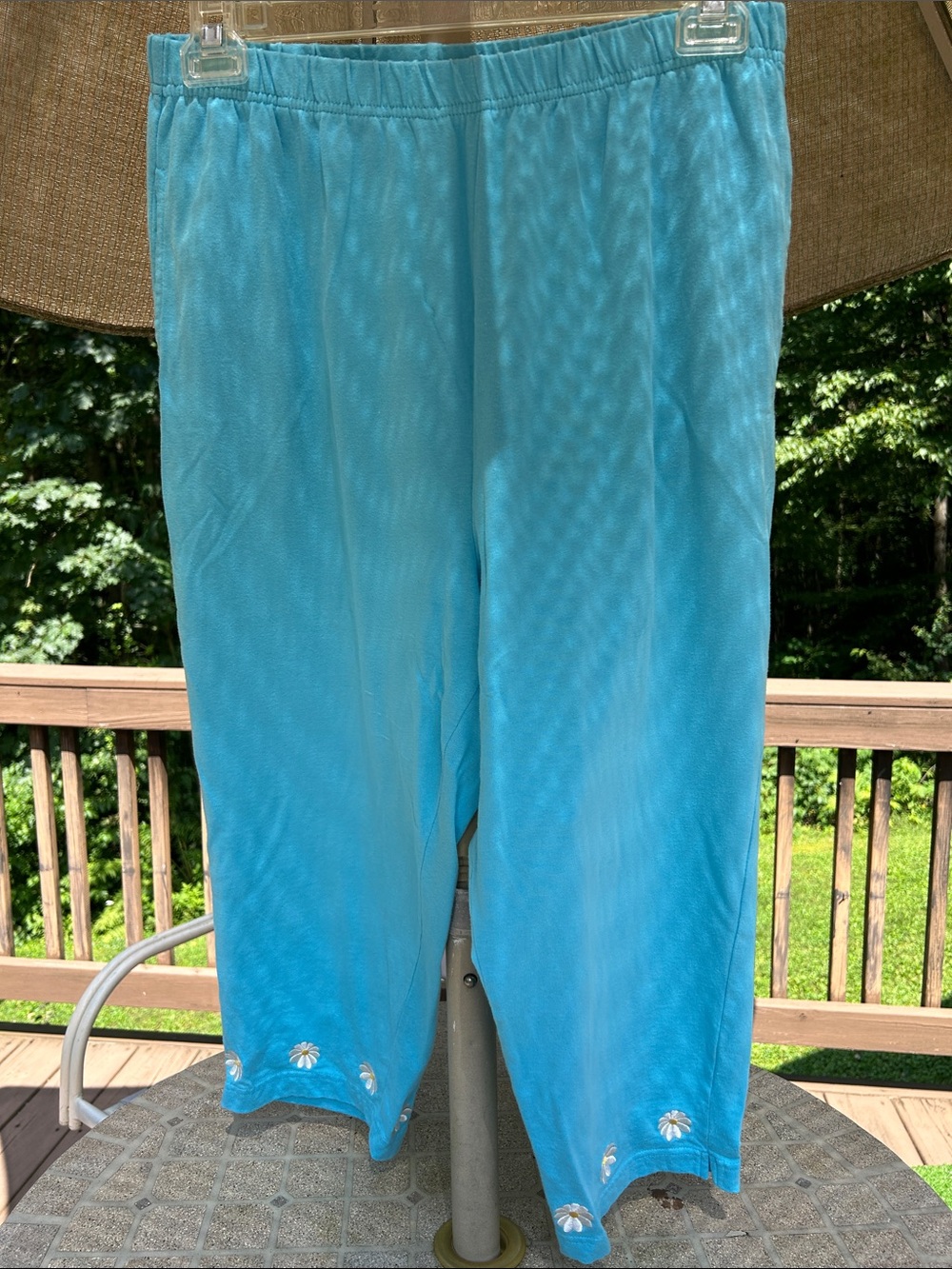 Quacker Factory Aqua Blue Pull-On Capri Pants with Shell Embroidery